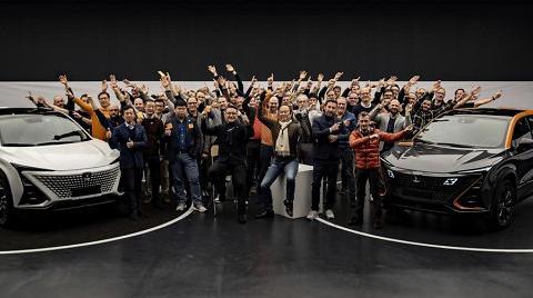 长安最新爆料新闻,全新车型亮相，性能与科技双升级